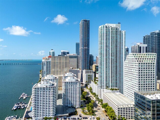 Building Photo - 950 Brickell Bay Dr
