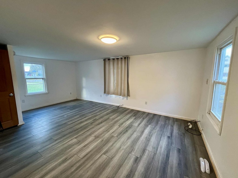 Building Photo - 305 Franklin Ave