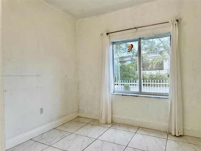 Building Photo - 1284 NW 39th St