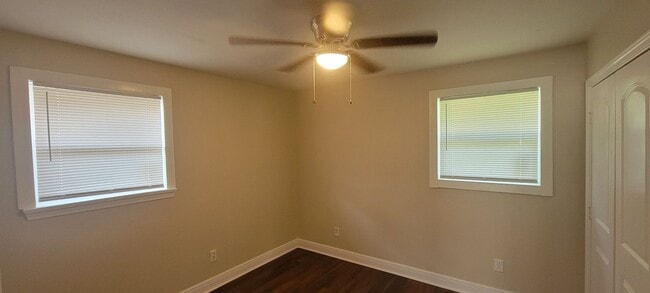 Building Photo - Newly Renovated 4 BEDROOM SINGLE FAMILY HOME