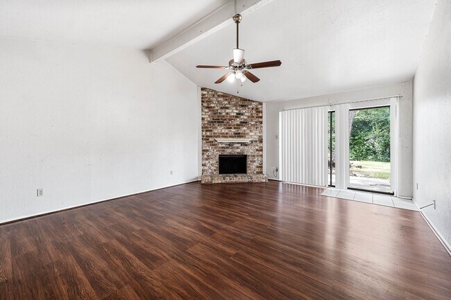 Building Photo - 17035 Seven Pines Dr