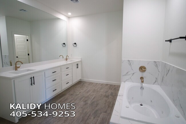 Building Photo - 2141 Kalidy Dr