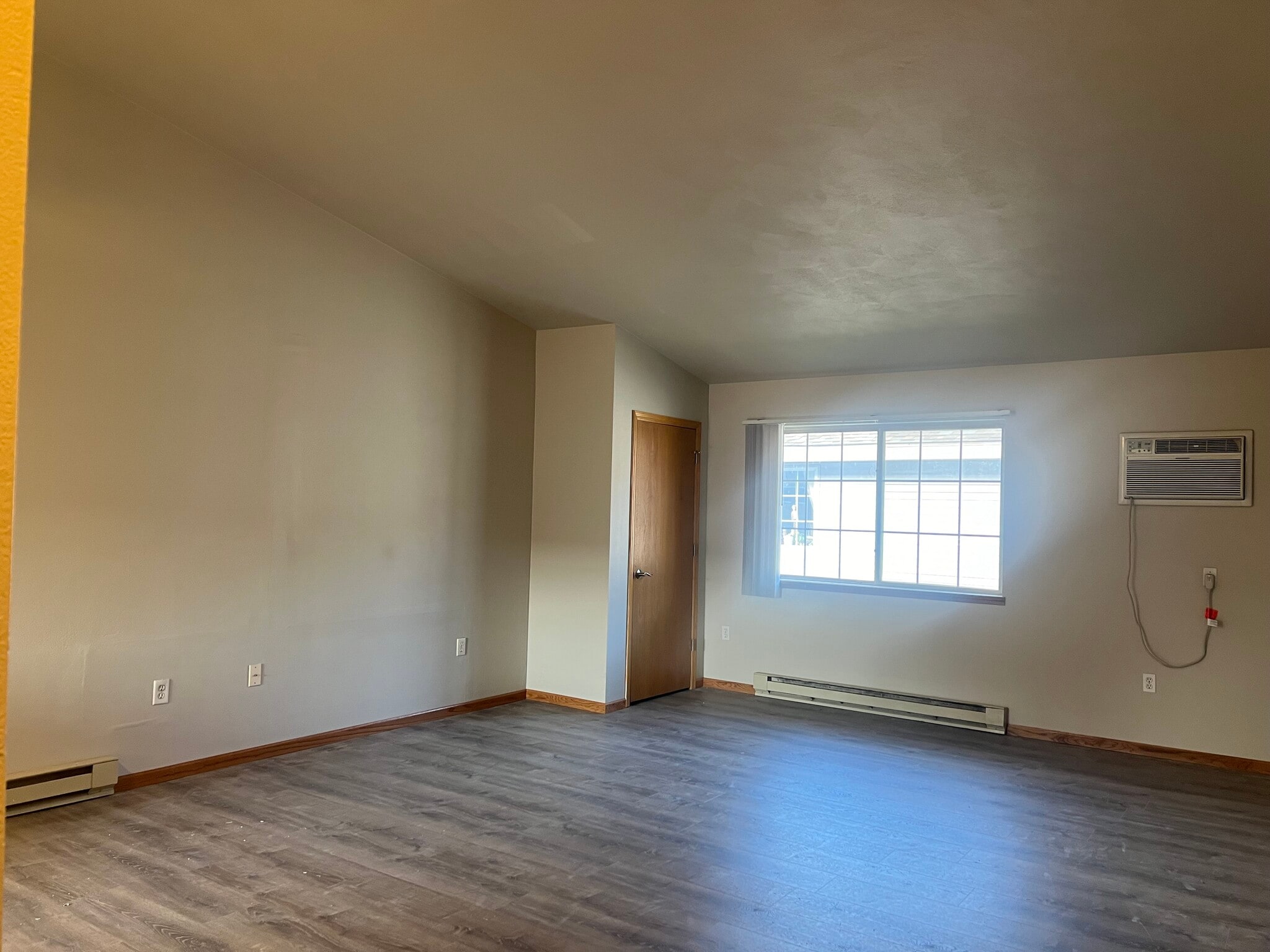 Building Photo - 3216 Midvale Dr