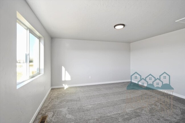 Building Photo - 3891 N Chelmsford Ave