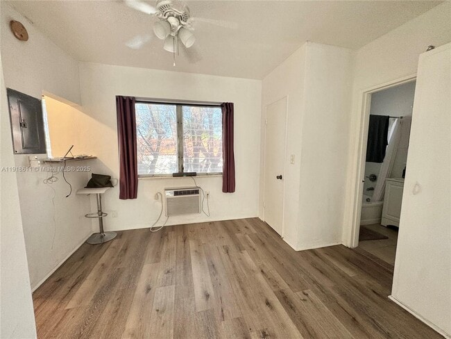 Building Photo - 4740 Pine Tree Dr