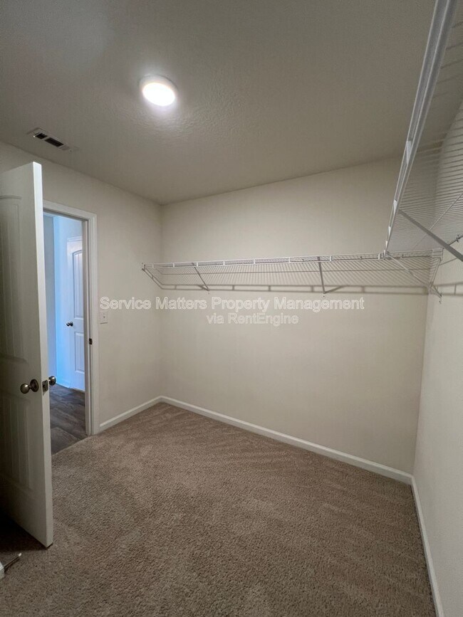 Building Photo - 4080 Roosevelt Way