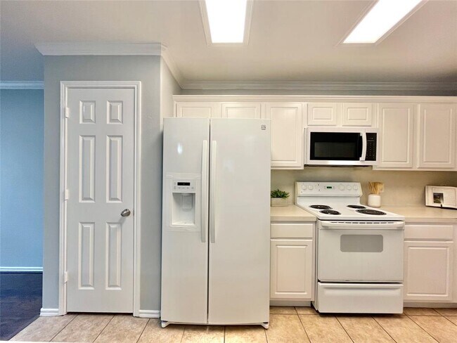 Building Photo - 46 Marble Rock Pl
