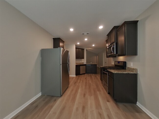 Building Photo - 23048 Shakespeare Dr