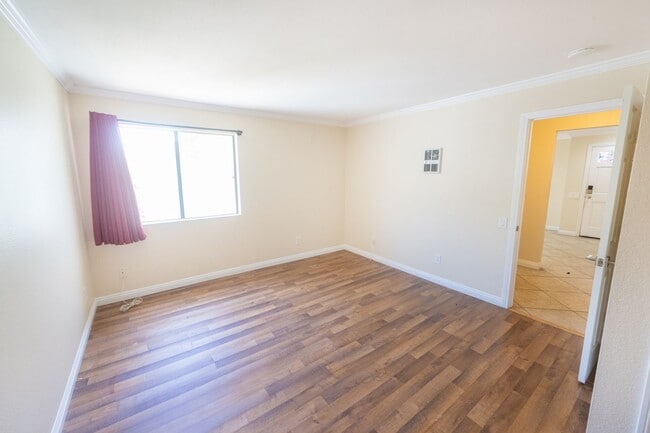 Building Photo - 3550 Sunset Ln