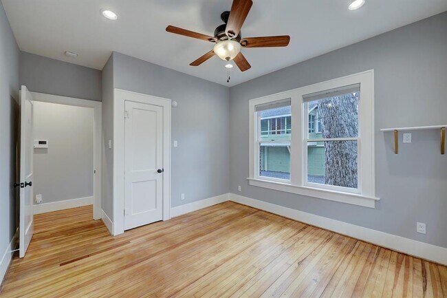 Building Photo - 2610 White Oak Dr