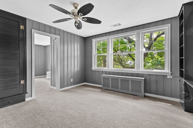 Building Photo - Unique, Charming and Spacious Fayetteville Home!