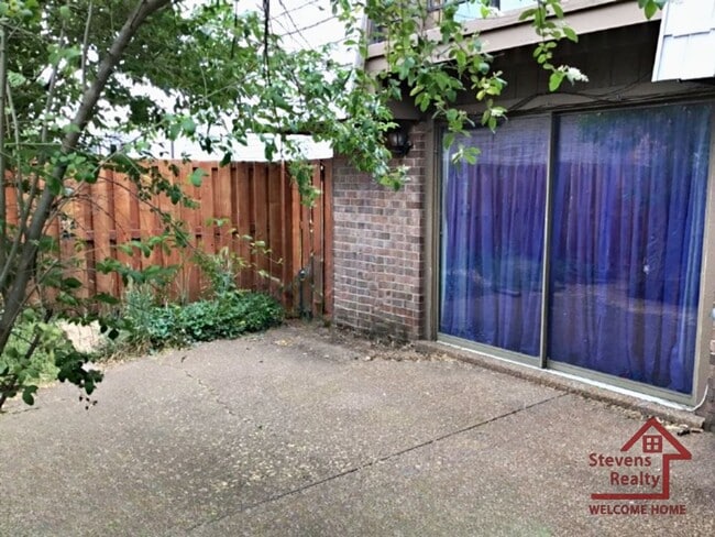 Building Photo - 136 Cedarwood Ln