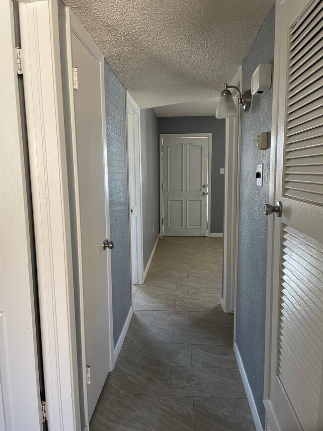 Building Photo - 8137 Staghorn Dr