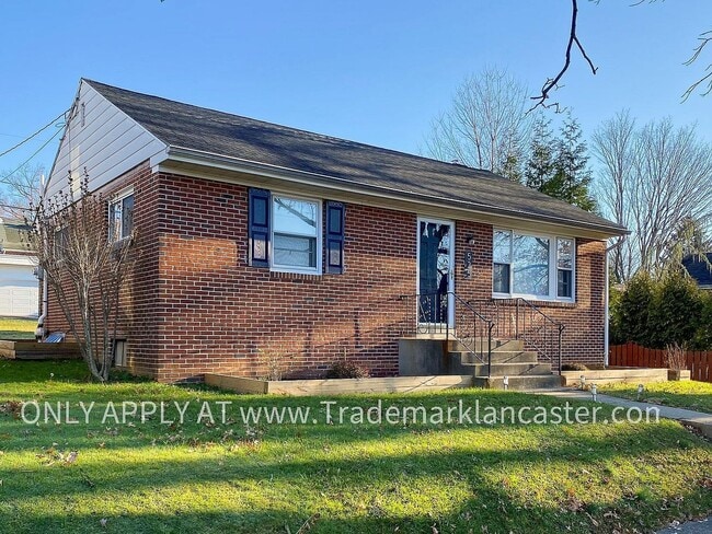 Building Photo - 525 Hilton Dr