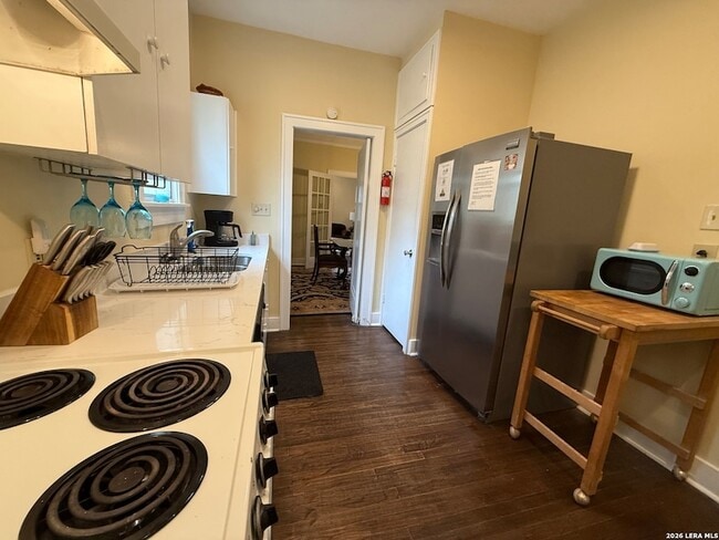 Building Photo - 402 W Elsmere Pl