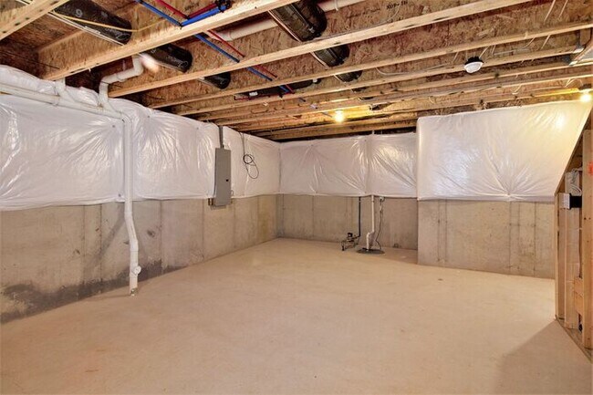 Building Photo - 2223 Macatawa Ln