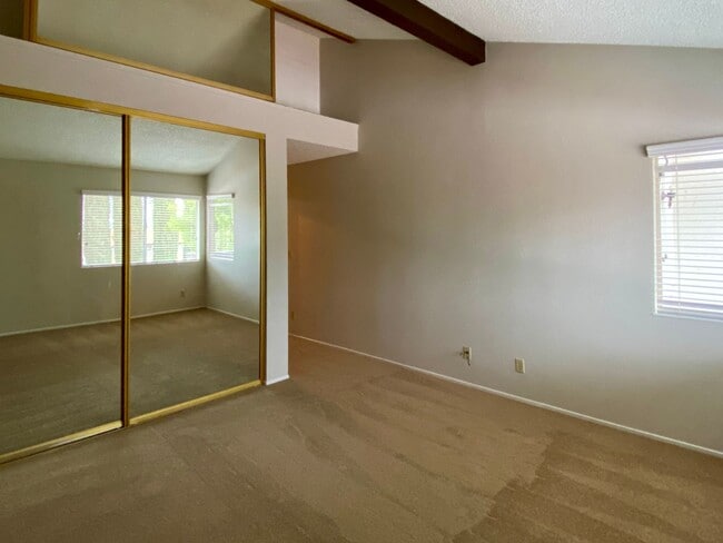 Building Photo - Spacious and Updated 2 Bedroom, 2 Bathroom...