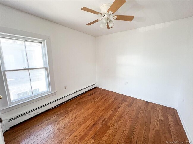 Building Photo - 12 Blackall Rd