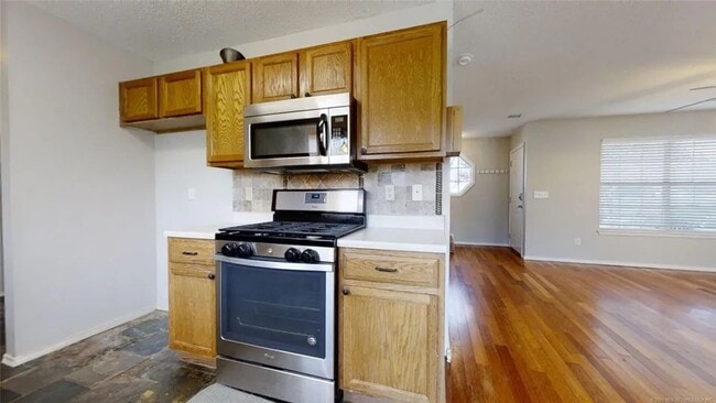 Building Photo - Available 8/1 - Charming Owasso Home in Quiet Cul-De-Sac