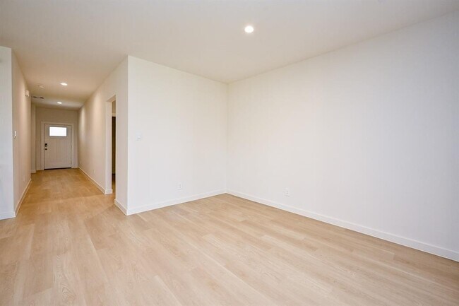 Building Photo - 1602 Mazzini Dr