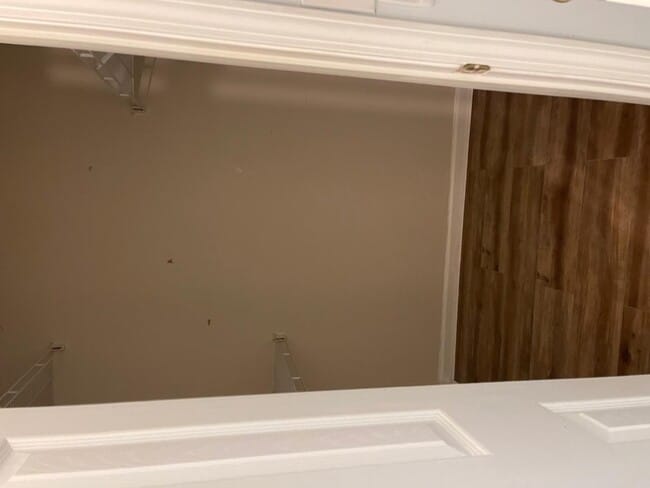 Building Photo - 27 Highoak Dr