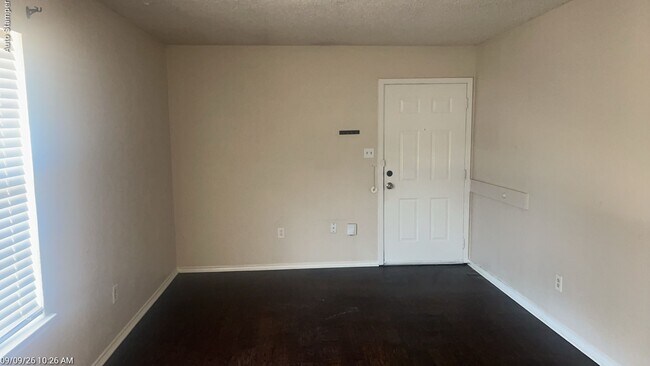 Building Photo - 207 Hosack St