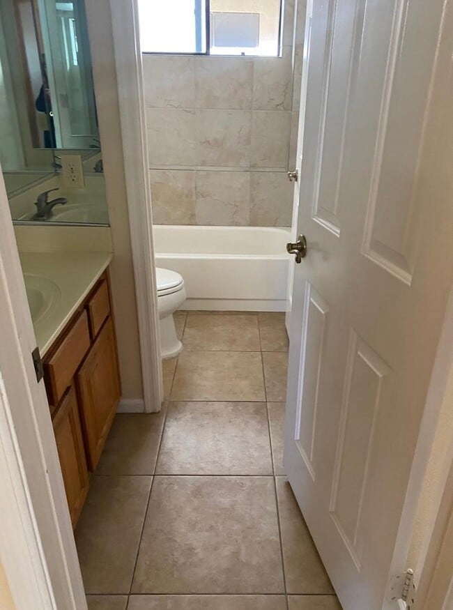 Building Photo - 721 N Mallard St