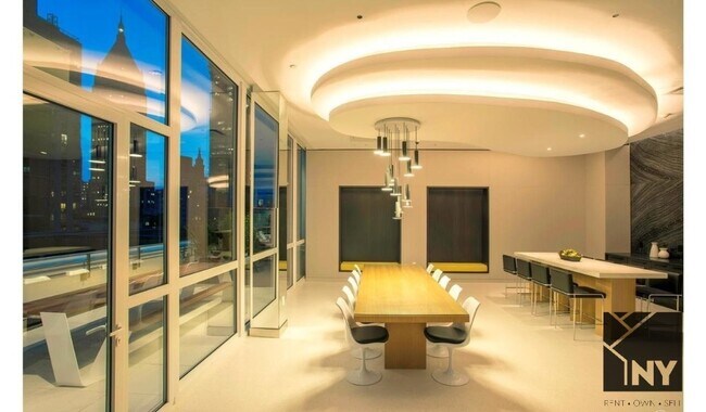 Building Photo - Luxury living - Great Deal - Massive space...