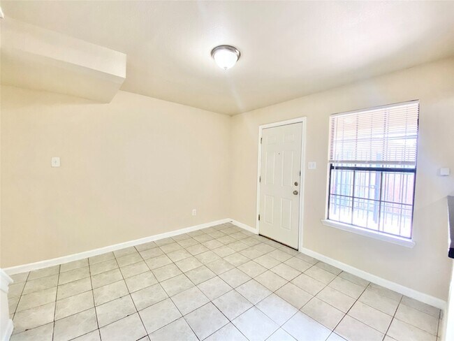 Building Photo - 8001 Rothington Rd