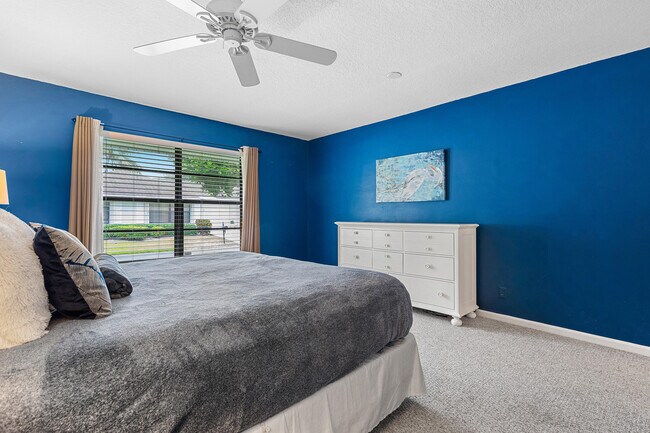 Building Photo - 9815 Pecan Tree Dr