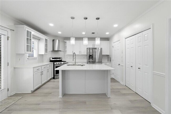 Building Photo - 1150 River Overlook Dr NW