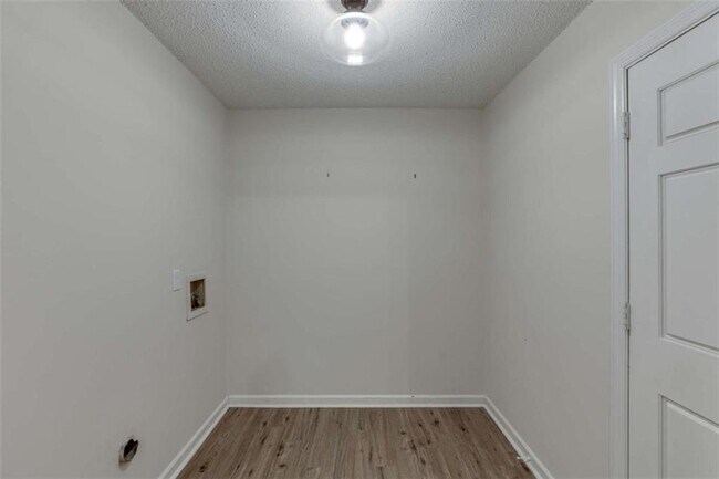 Building Photo - 1755 Straw Valley Rd