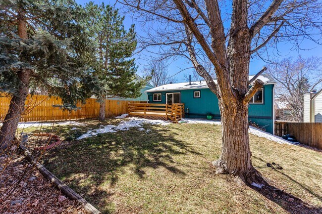 Building Photo - Beautiful 3 Bed, 2 Bath Home in Aurora with Backyard and Deck!