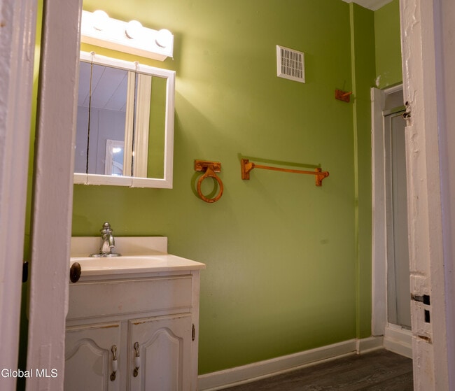 Building Photo - 546 5th Ave