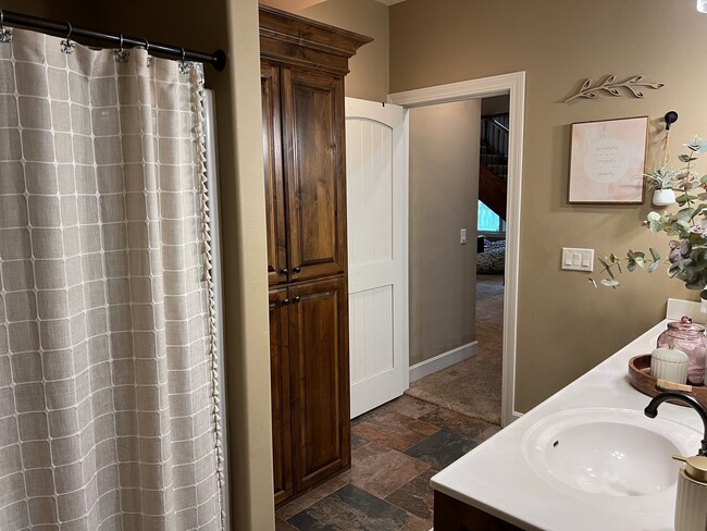 Building Photo - Executive Rental at The Villages at Wicklo...