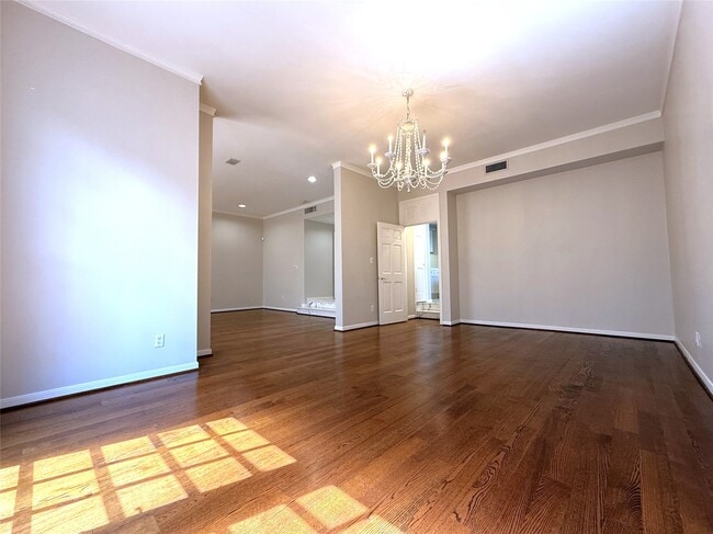 Building Photo - 2813 Saint St
