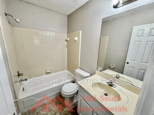 Building Photo - 5528 Ginners Dr