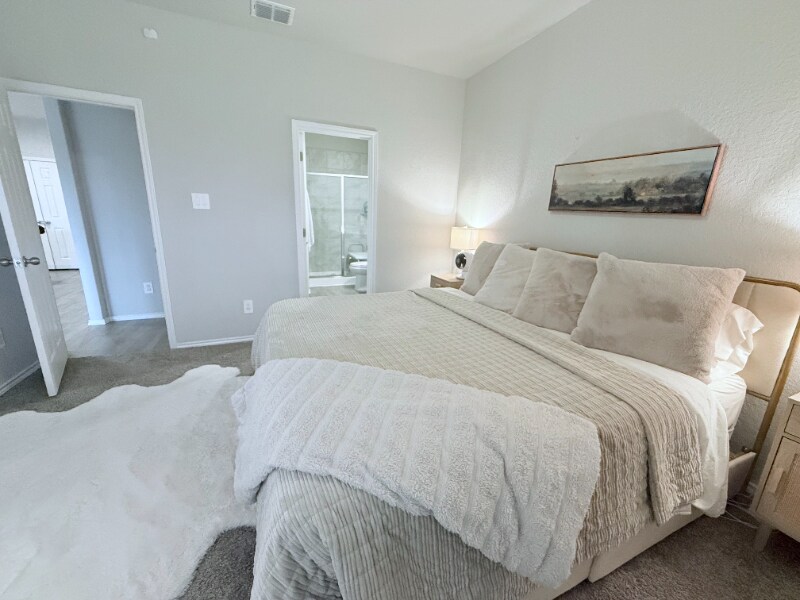 Building Photo - 518 Pleasanton Way