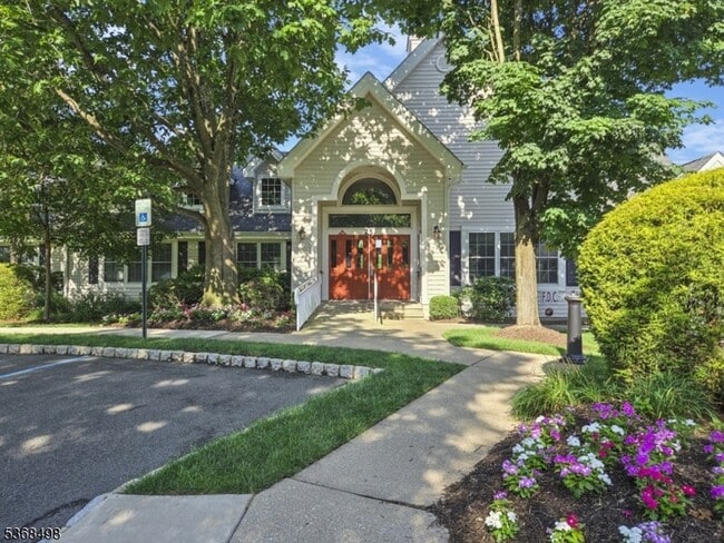 Building Photo - 11 Oak Knoll Ln