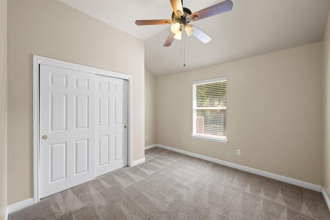 Building Photo - 10409 Yellowstone Dr