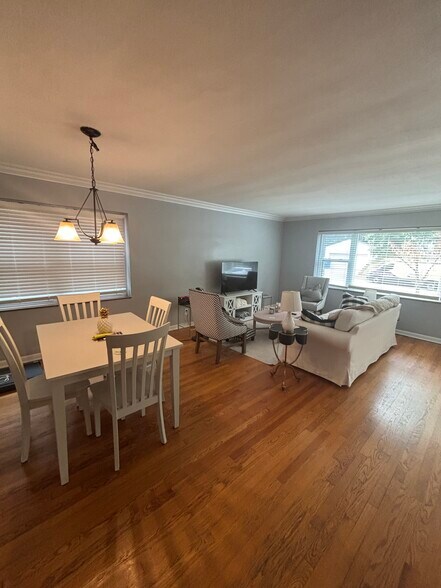 Building Photo - 1256 1/2 Moorlands Dr