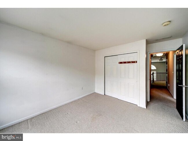 Building Photo - 406 Pebble Creek Ct