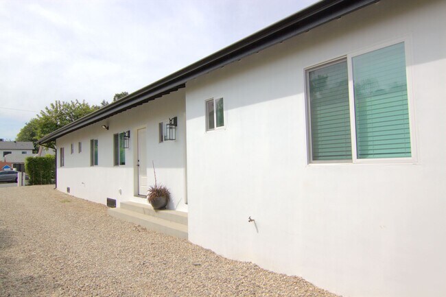 Building Photo - 216 Harding Ave