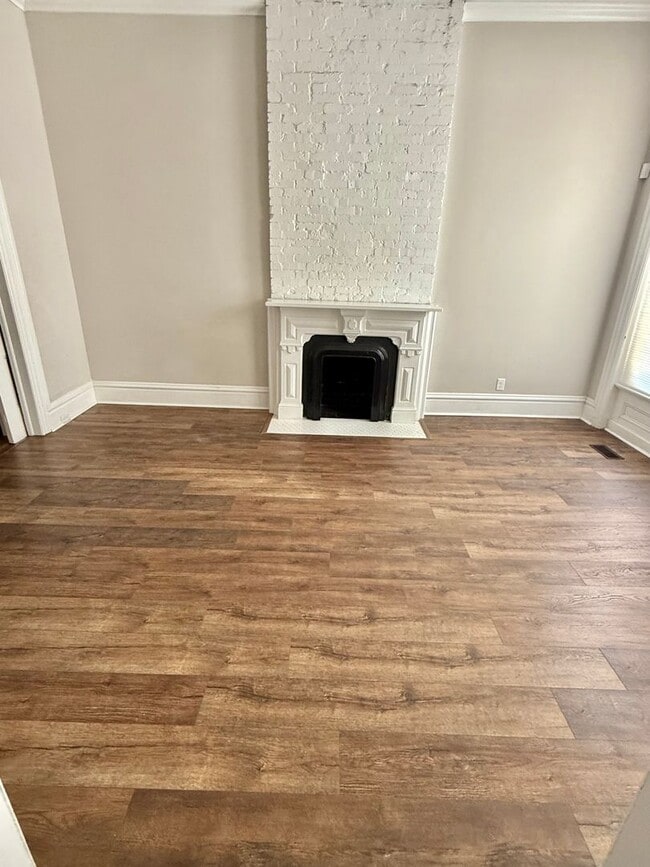Building Photo - Fox Park 3 Bedroom, 2 1/2 Bath Updated His...