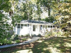 Building Photo - 1216 Beech Haven Rd NE