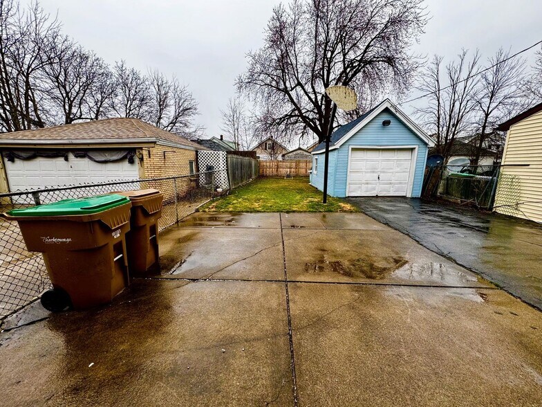 Building Photo - 108 David Ave