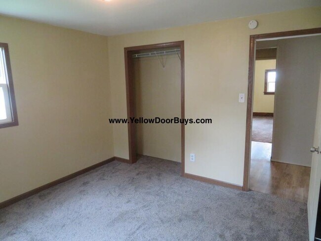 Building Photo - 410 E Houston St