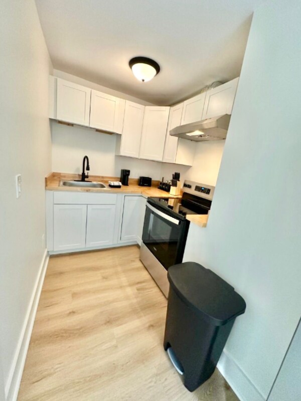 Building Photo - 1313 Live Oak St