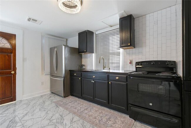 Building Photo - 1837 Touro St