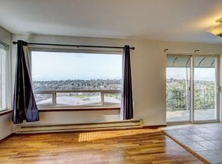 Building Photo - Queen Anne Triplex